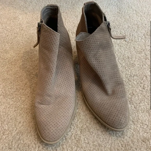 Dolce Vita tan dotted suede booties - Picture 2 of 5